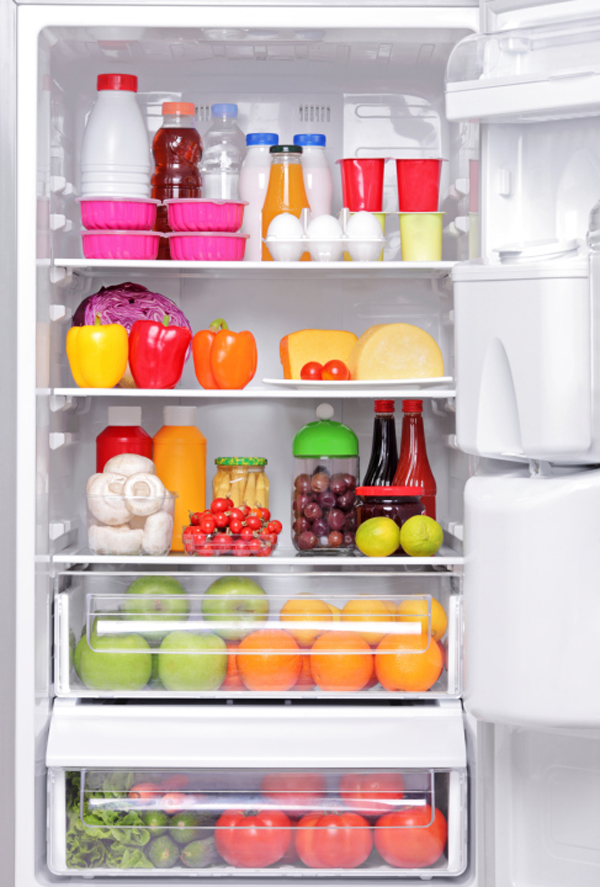 eliminare odori frigo